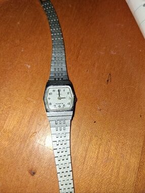 Vintage silver ladies time x quartz watch